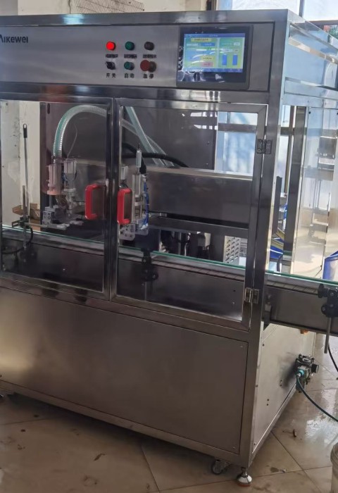 Ligne de remplissage servo-suivant à double tête