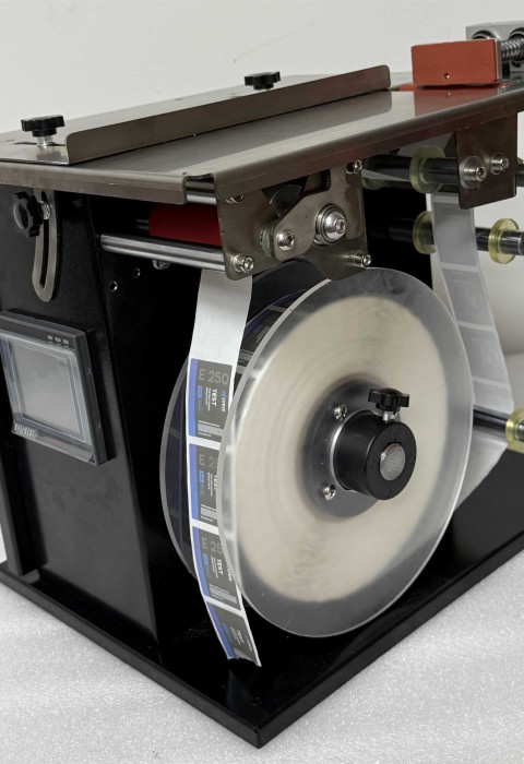 Machine d'étiquetage semi-automatique