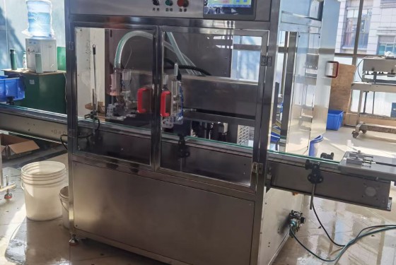 2-tube suivant la ligne de remplissage et de capuchon - détergent à lessive 80g